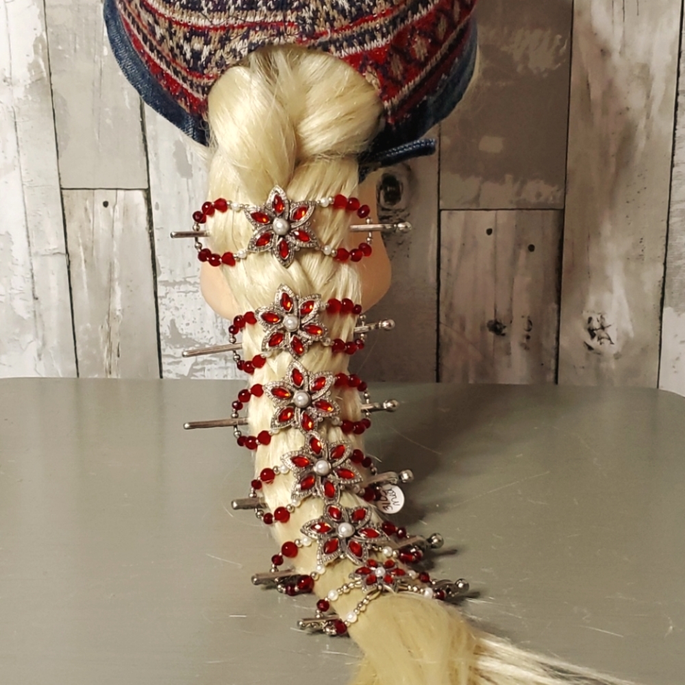 Retired Poinsettia Flexi Clip